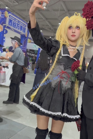 trump1321【KFC】双马尾学生妹COSER独自逛街拍照·白色半透内内前后CD