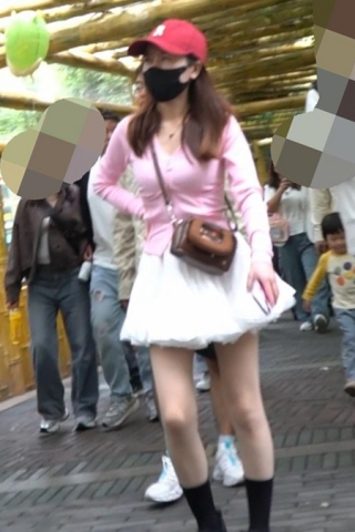 kc1537（空城原创）超短蓬蓬裙小姐姐逛公园，薄丝微透白N裹肥臀