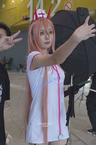 【xxn-307】电锯人两位女主cos..公主抱视角走光被CD