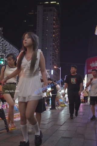 (BC-AA-511)双马尾白裙小姐姐上楼梯..整个内裤一半夹进屁股缝