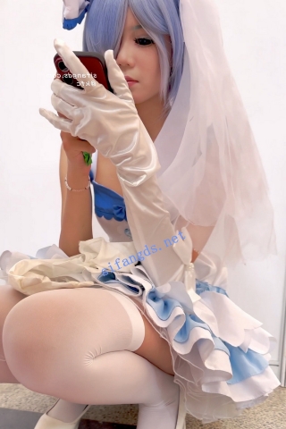 trump1299【KFC】顶级身材COSER蕾姆学生妹·过膝白丝婚纱短裙白内可爱